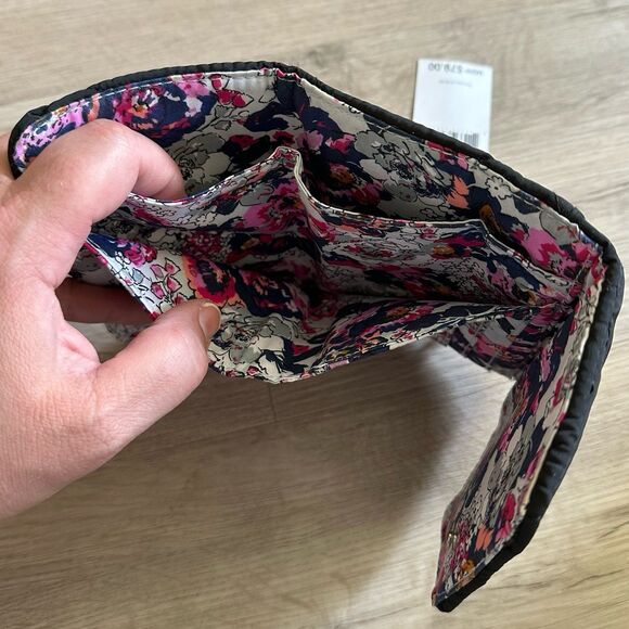 Vera Bradley Ultralight RFID Mini Trifold Wallet Black Quilted Exuberant Floral - Picture 5 of 8